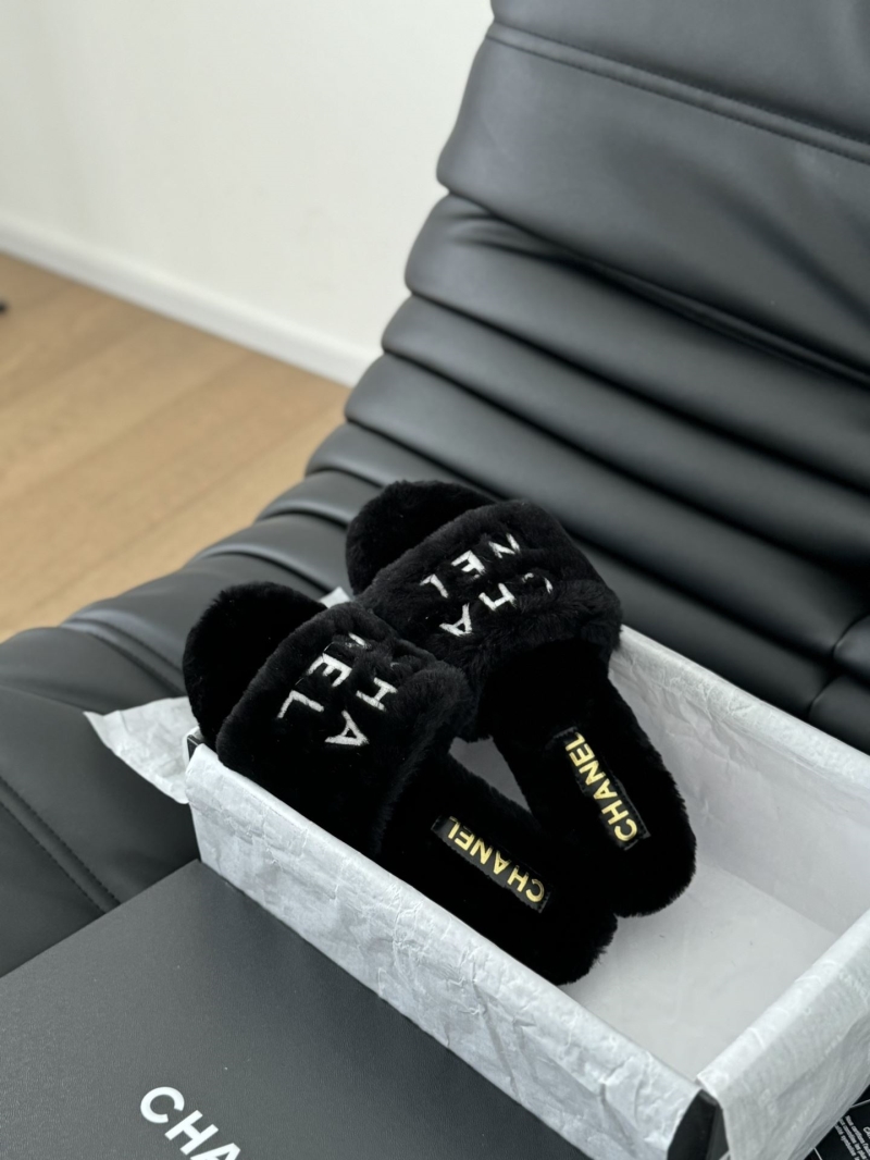 Ch**el slippers